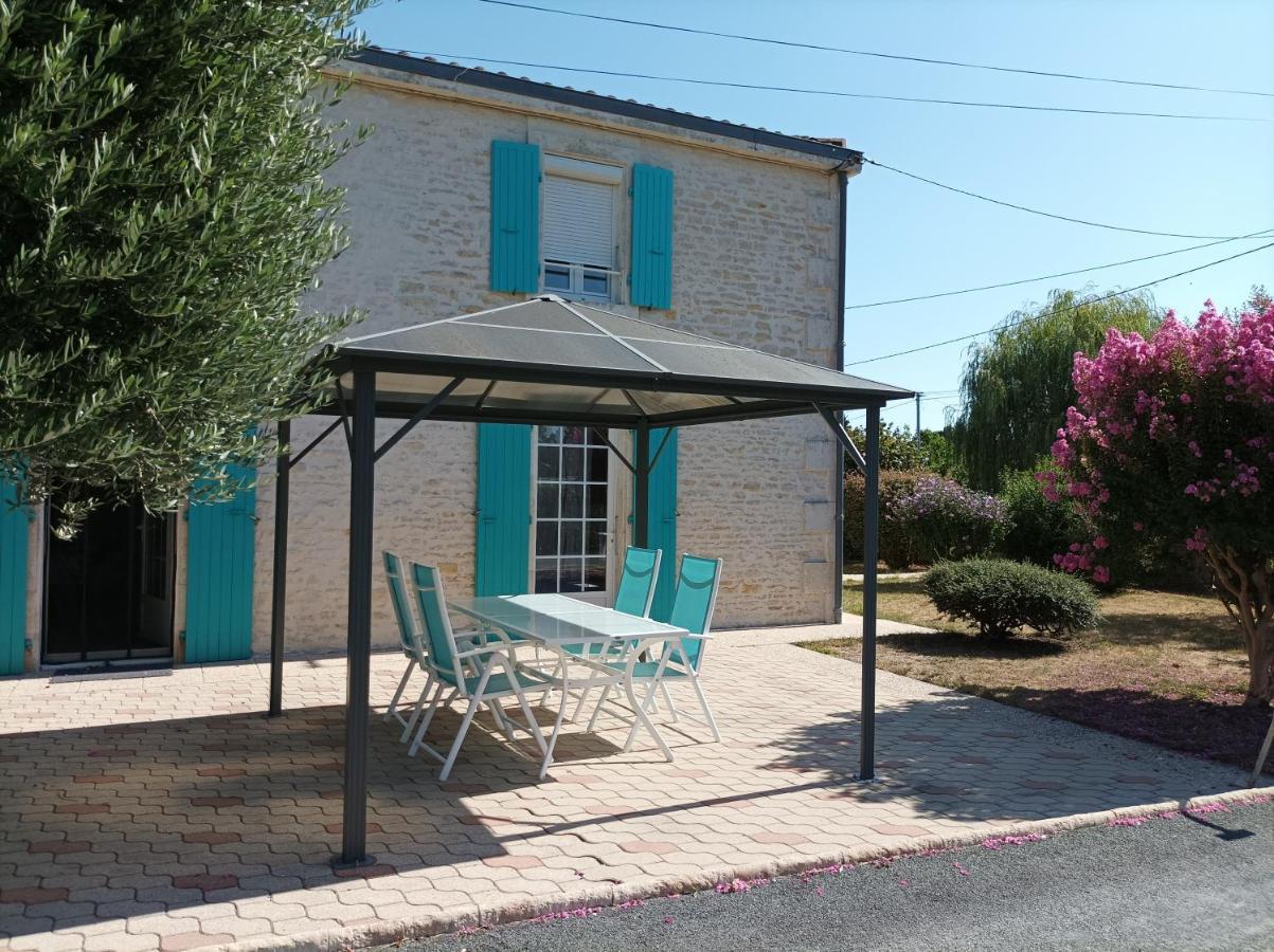 Le Logis De Lange Apt Les Aigrettes Saint-Hilaire-la-Palud Exteriér fotografie